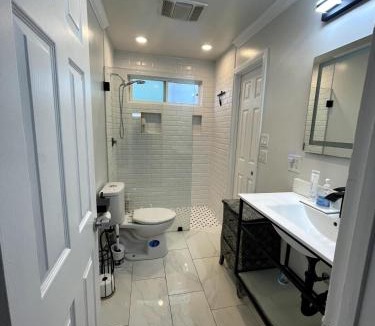North Redondo House | House in Redondo Beach 2 bedroom 1 bath