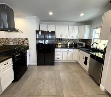 North Redondo House | House in Redondo Beach 2 bedroom 1 bath