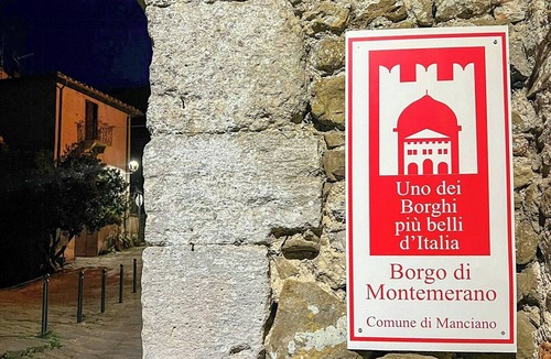 Montemerano House | House with art in mediaeval borgo in Maremma