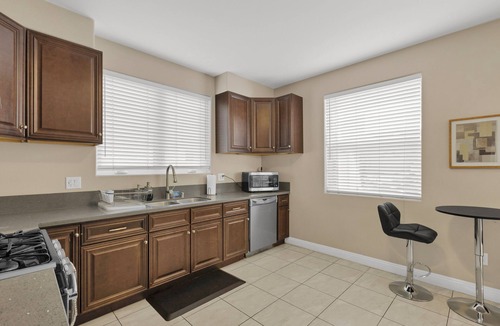 San Gabriel House | HUGE 3BD 2.5BA 2,118 Sq Ft Sleeps 11 KING BD
