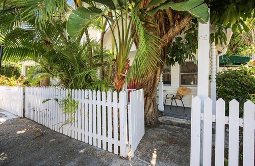 Old Town House | Ibis by AvantStay | Close to Duval Street w/Shared Pool | Month Long Stays Only