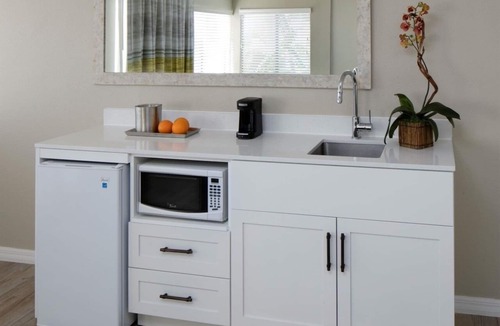 Islamorada Resort | Ideal Mix of Comfort & Value! Studio 2 Queen beds w/Pool & Free Parking