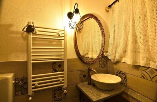 Cremolino House | Il Borgo del Castello Large Double Room Tulip