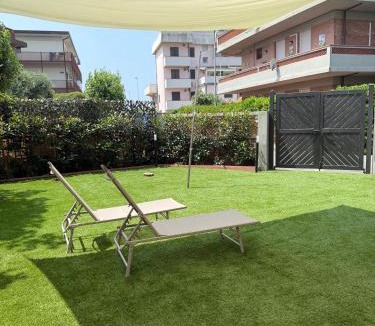 Marina di Carrara Apartment | Il giardino di Anna