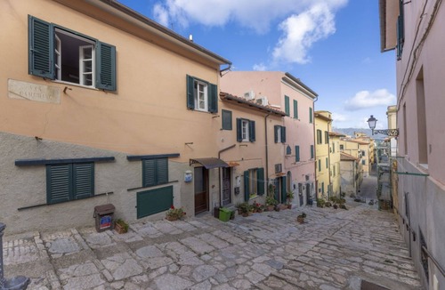 Portoferraio Old Town Apartment | Il Nido di Bianca flavor history and style