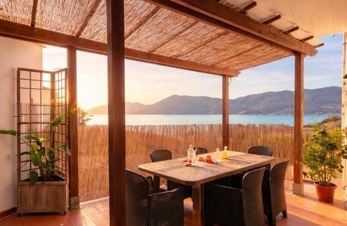 La Spezia Apartment | Il Teatro sul Mare, Terrazza Panoramica, barbecue e Cinema tra Lerici e Cinque Terre
