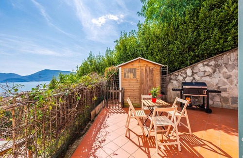 La Spezia Apartment | Il Teatro sul Mare, Terrazza Panoramica, barbecue e Cinema tra Lerici e Cinque Terre