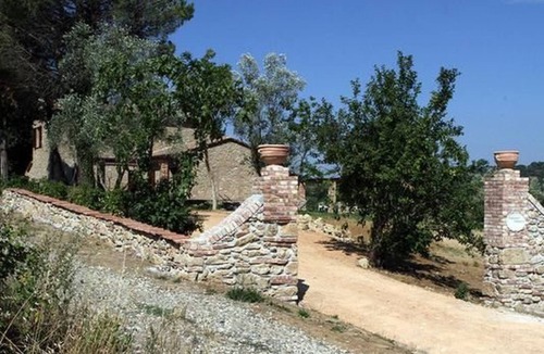 Montescudaio House | in Montescudaio mit Großem Garten by Interhome