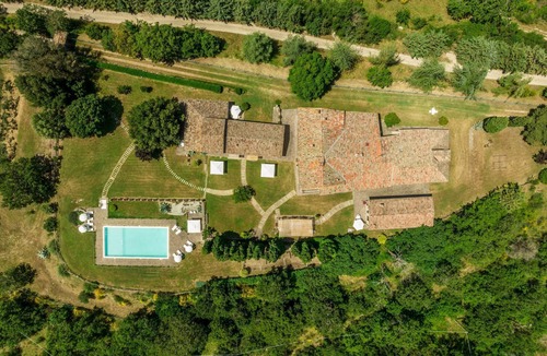 Citta di Castello Ski Chalet | "In the green heart of Umbria, cozy apartment in a farmhouse with pool."