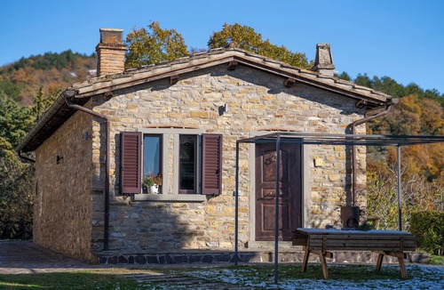 Citta di Castello Ski Chalet | "In the green heart of Umbria, cozy apartment in a farmhouse with pool."