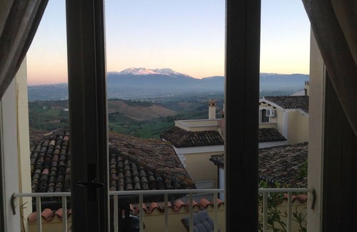 Case Fornace House | In the heart of the historic center b&b with terrace and breathtaking views. EXCLUSIVE USE.