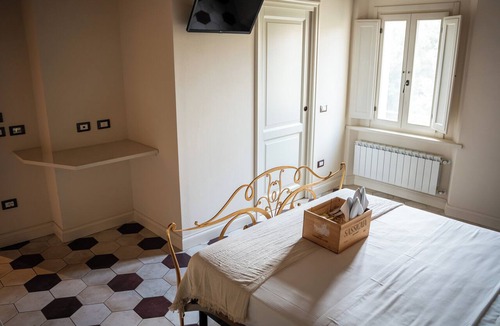 Bibbona Bed & Breakfast | In the historic center of Bibbona, located 10 minutes from the beach and Bolgheri