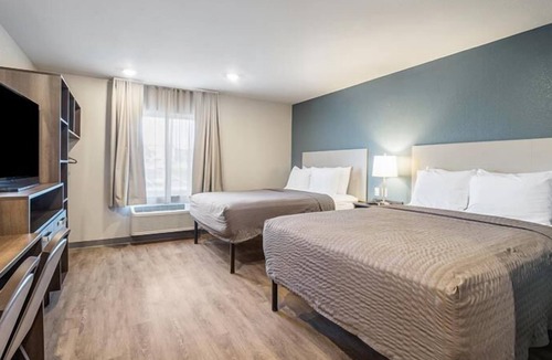Bellflower Hotel | Indulge in Home-Like Comfort! 4 Modern Units, Full Kitchen, Pets Allowed!