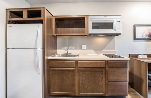 Bellflower Hotel | Indulge in Home-Like Comfort! 4 Modern Units, Full Kitchen, Pets Allowed!