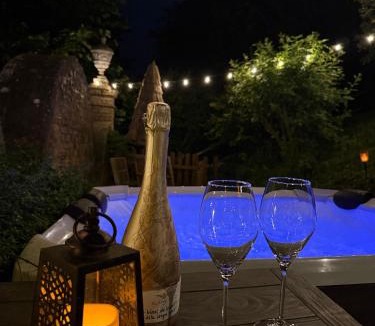 Canelli Bed & Breakfast | Io&Te Suite con Jacuzzi Privata a Villa Monteriolo