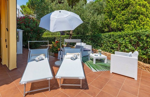 Finale Ligure Apartment | "Isabel Beach and Bike" Apartment with Private Garden and Wi-Fi