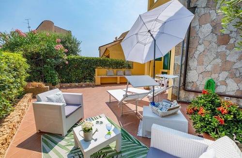 Finale Ligure Apartment | "Isabel Beach and Bike" Apartment with Private Garden and Wi-Fi