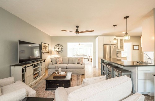 Midtown House | ISLAND SANCTUARY KEY WEST - 3 Bedroom/2 Bathroom with Pool and Parking!