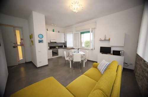 Marina di Castagneto Carducci Apartment | Charming three-room apartment, air conditioning, wi-fi. WE'RE BACK!