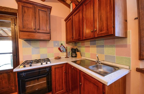 Monte Santa Maria Tiberina House | Holiday Home Monte with Pool and Forest Trails