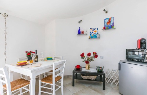 Rosignano Solvay Apartment | Beautiful apartment for 2 people with WIFI, TV, terrace and pets allowed