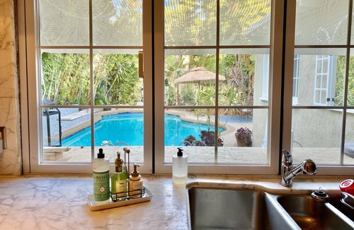 Greater Wilshire - Hancock Park House | Italian Villa in Hancock Park w Guest House, Pool and garden