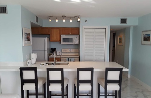 Tavernier Condo | Its an enjoyable two bed/bath unit with pleasant view of the marina and 0cean.