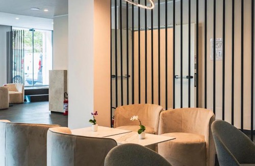Universita Hotel | J Maluni City Hotel