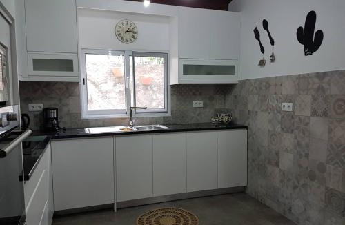Mosteiros House | Join our relaxed house near the beach - Mosteiros