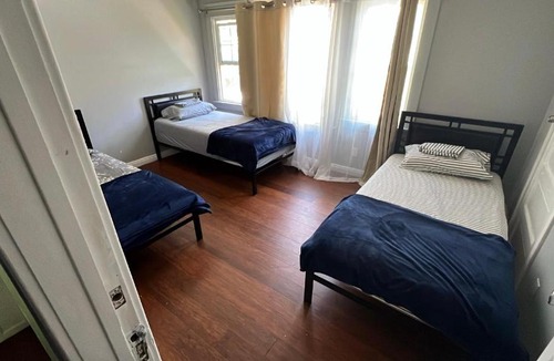 Historic Filipinotown Hostel | Journey House LA