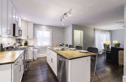 Cleveland Heights House | JUST REMODELED top to bottom - master bed/bath on main floor!