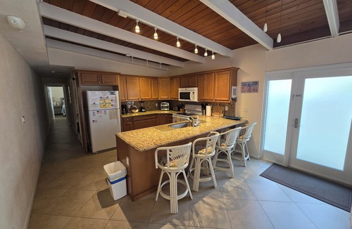 Key Colony Beach Condo | Key Colony Beach Vacation - Canal front 2 bedroom, 2 bathroom sleeps 4 with dock