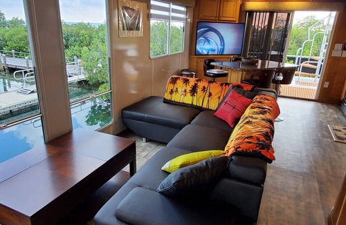 Key West Boat Rental | Key West Luxury Houseboat