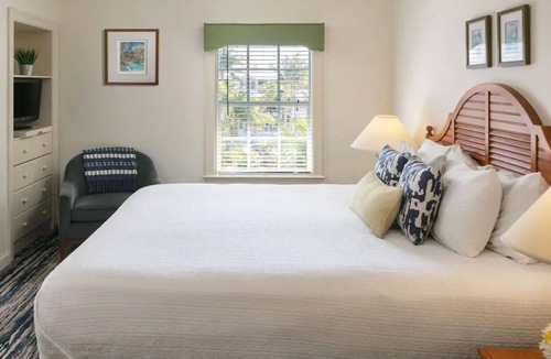 Key West Resort | Key West Resort Stay – 2BR Villa Near Beaches & Sunset Views