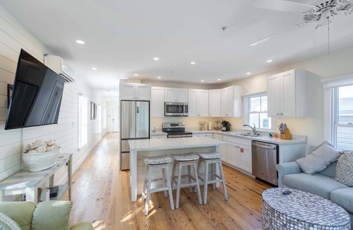 Uptown - Upper Duval House | Keys Breeze - Walk to Duval, Private Pool