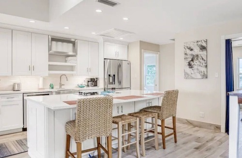 Long Beach Estates House | Keys To The Kingdom! Private Oceanfront Retreat with Beach and Pool