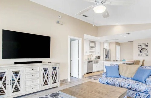 Long Beach Estates House | Keys To The Kingdom! Private Oceanfront Retreat with Beach and Pool