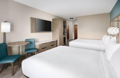 Marathon Hotel | Keys Vacation Starts Here! Three Amazing Units, Free Breakfast, Outdoor Pool