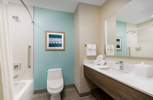 Marathon Hotel | Keys Vacation Starts Here! Three Amazing Units, Free Breakfast, Outdoor Pool