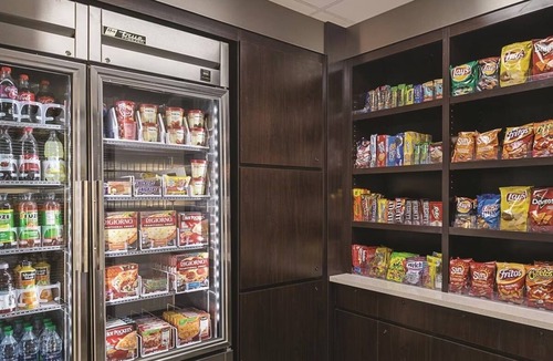 Guasti Apartment | King Bed Executive Room at La Quinta Inn & Suites by Wyndham Ontario Airport