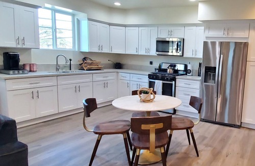 Torrance Apartment | ✰King Suites ✰W/D✰200mbps ✰Parking ✰ LAX & Beach 15mins