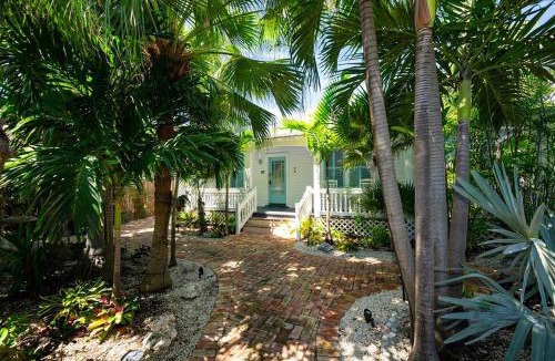 Old Town House | KW49 Papa's Hideaway