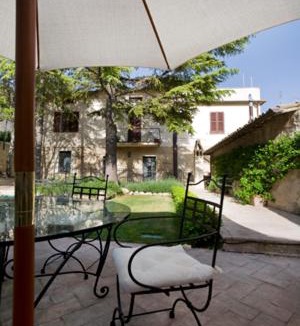 Montefalco Apartment | L’Arco Romanico