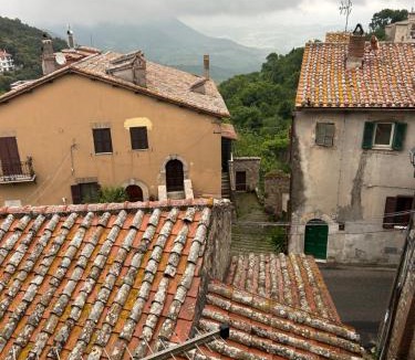 Tolfa Apartment | La Casa Dei Fiori