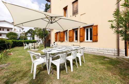 Lido Adriano Apartment | La Casa Del Mare Private Parking And WiFi