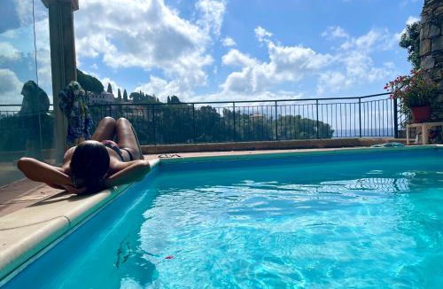 Pieve Ligure Apartment | La Casa di Samantha a Villa Regina a picco sul mare con piscina