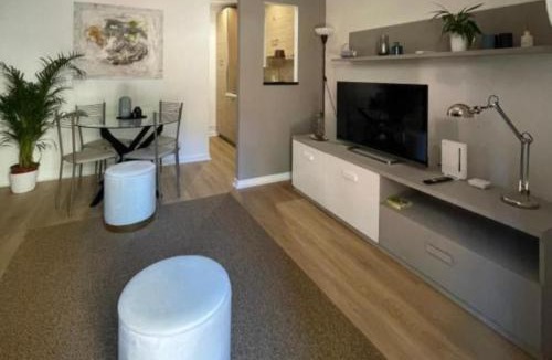 Quartiere XV Della Vittoria Apartment | La Casetta di Ponte Milvio con parcheggio