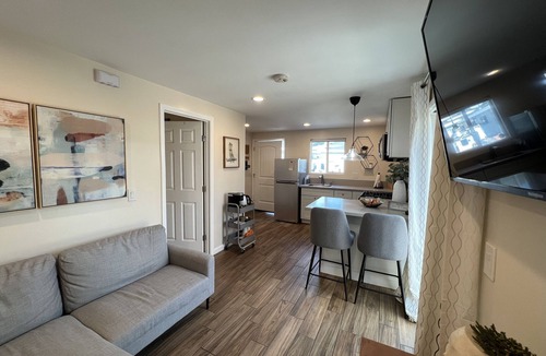 Whittier House | La Casita de Whittier, private unit 1bed washer/dryer