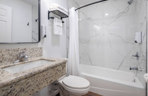 Harbor Hotel | La Casita Inn