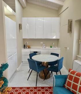 Parma City Centre Apartment | La Chartreuse Luxury Suites 4